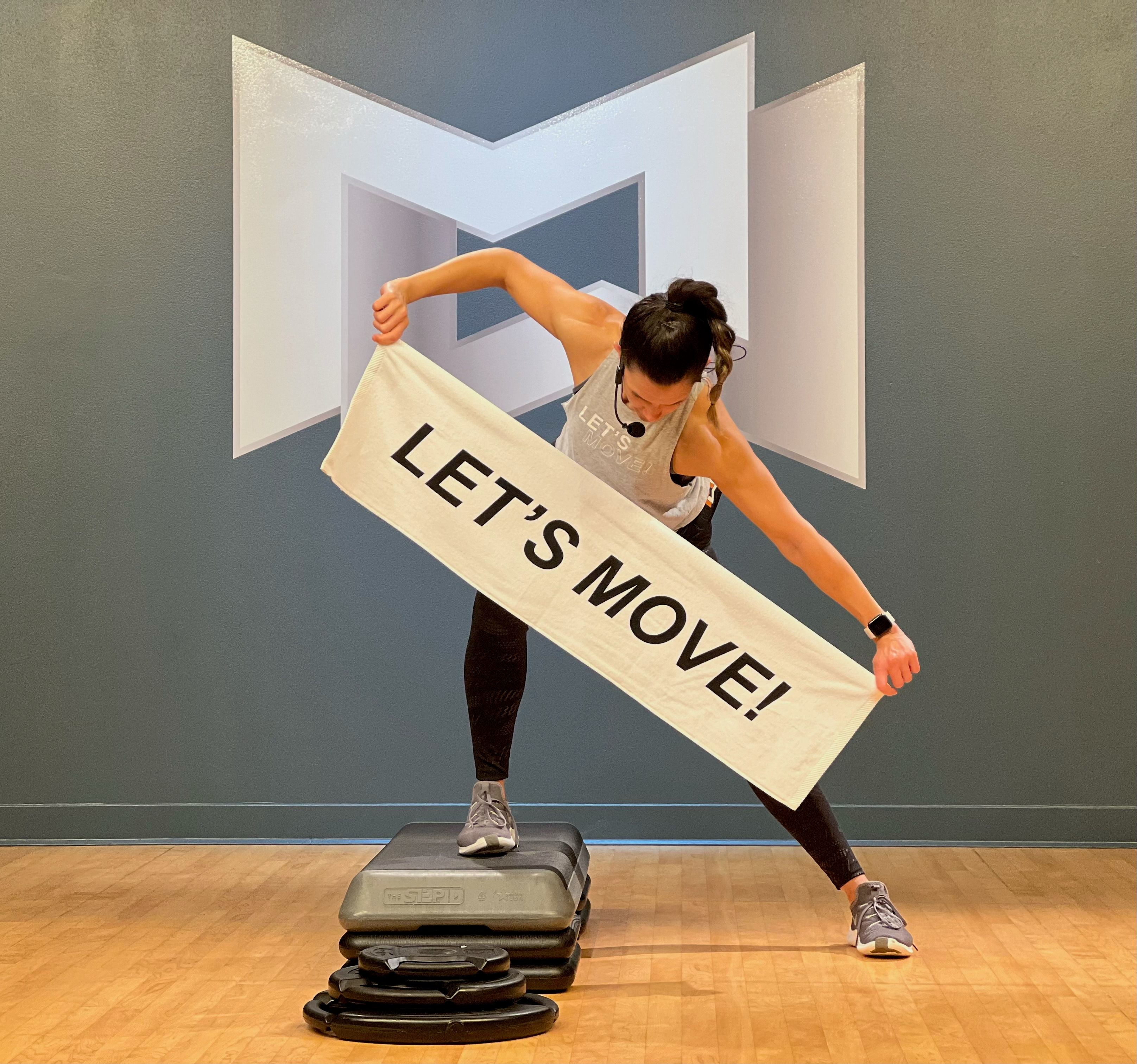 MOSSA LET'S MOVE White Towel