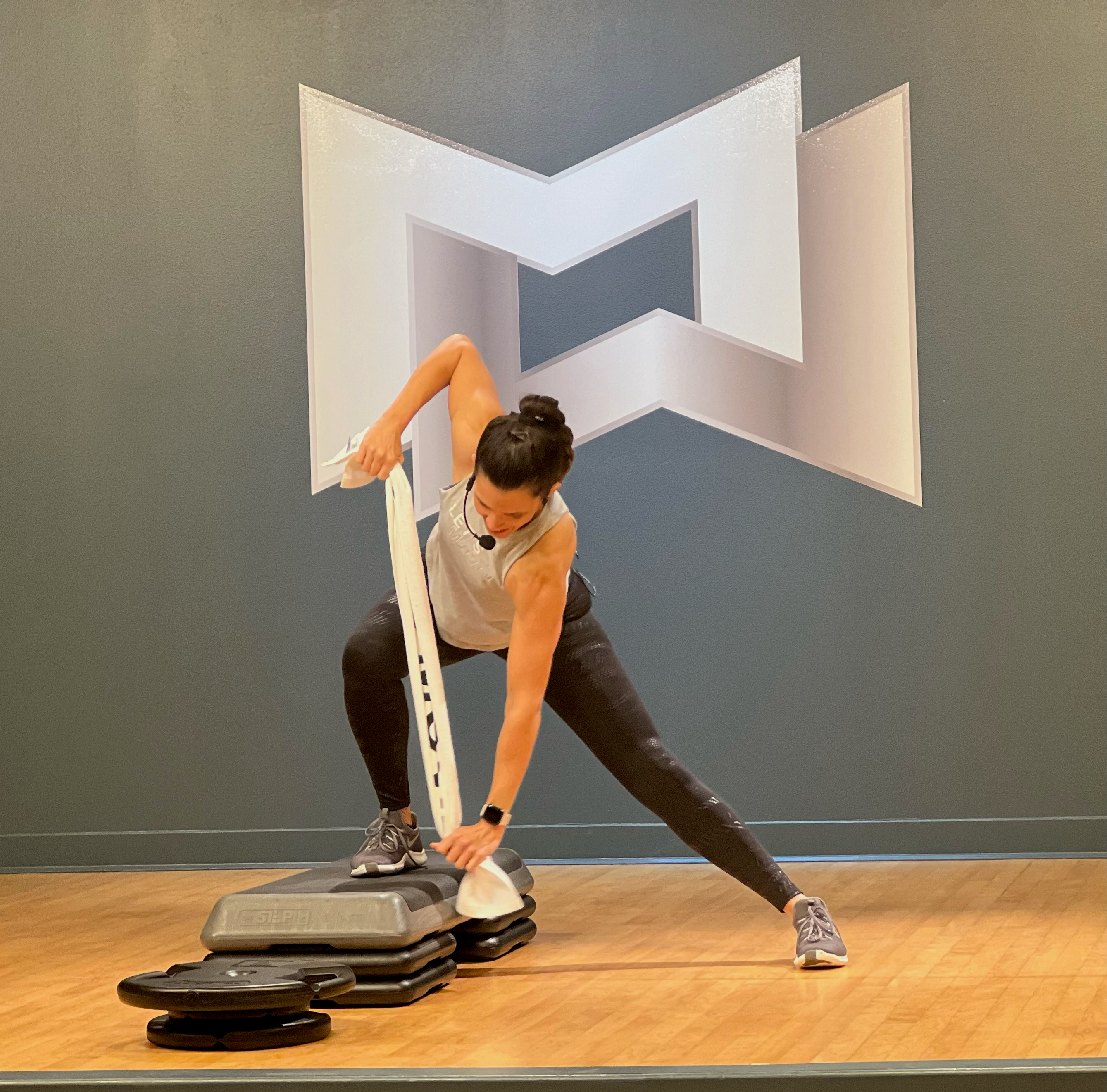 MOSSA LET'S MOVE White Towel